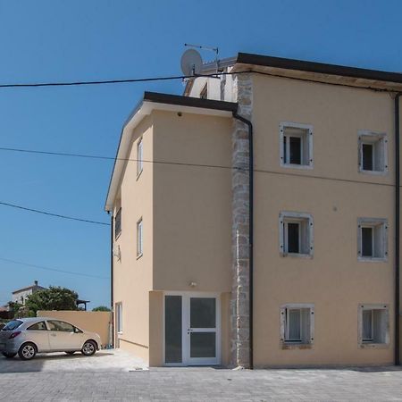 Lana House With Apartments Petrovija Ngoại thất bức ảnh
