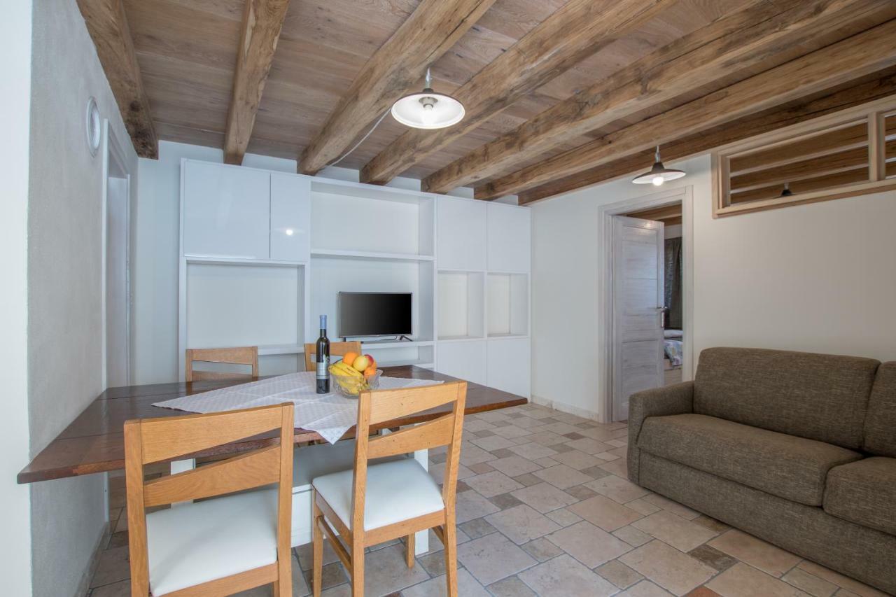 Lana House With Apartments Petrovija Ngoại thất bức ảnh
