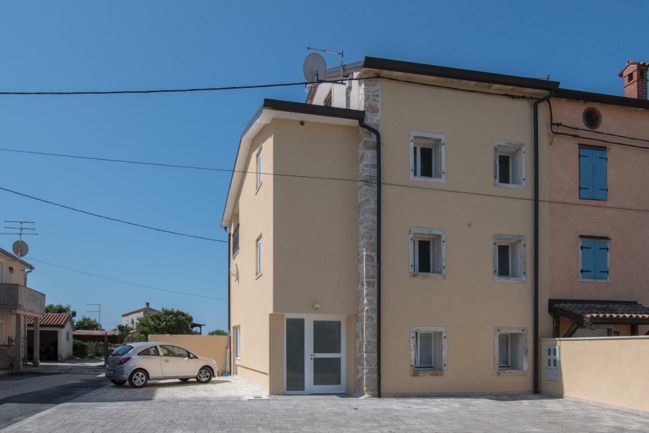 Lana House With Apartments Petrovija Ngoại thất bức ảnh