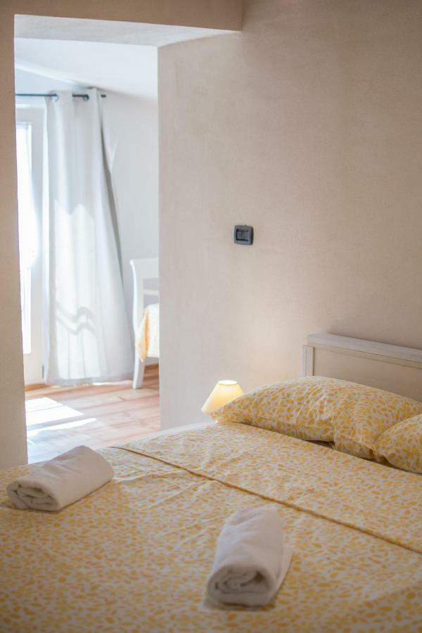 Lana House With Apartments Petrovija Ngoại thất bức ảnh