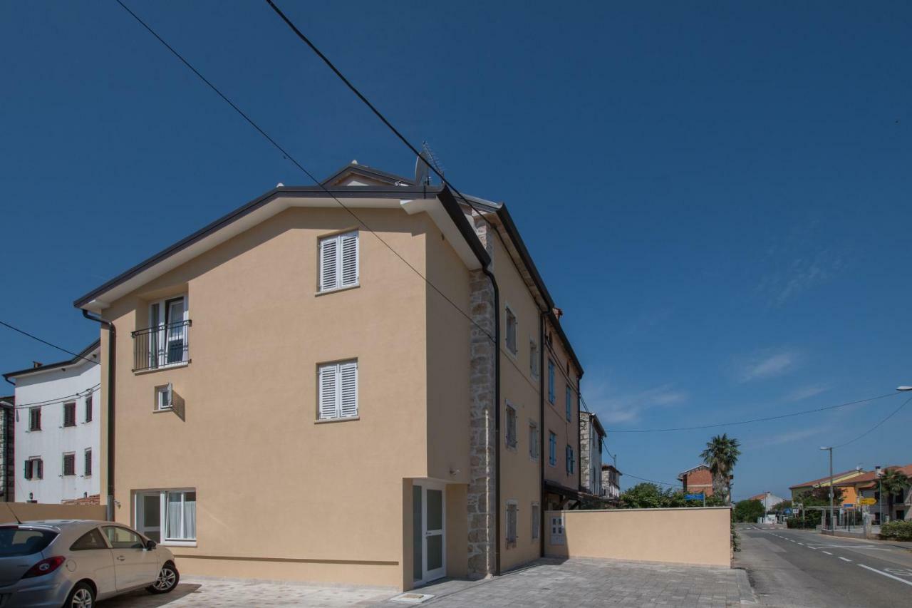 Lana House With Apartments Petrovija Ngoại thất bức ảnh