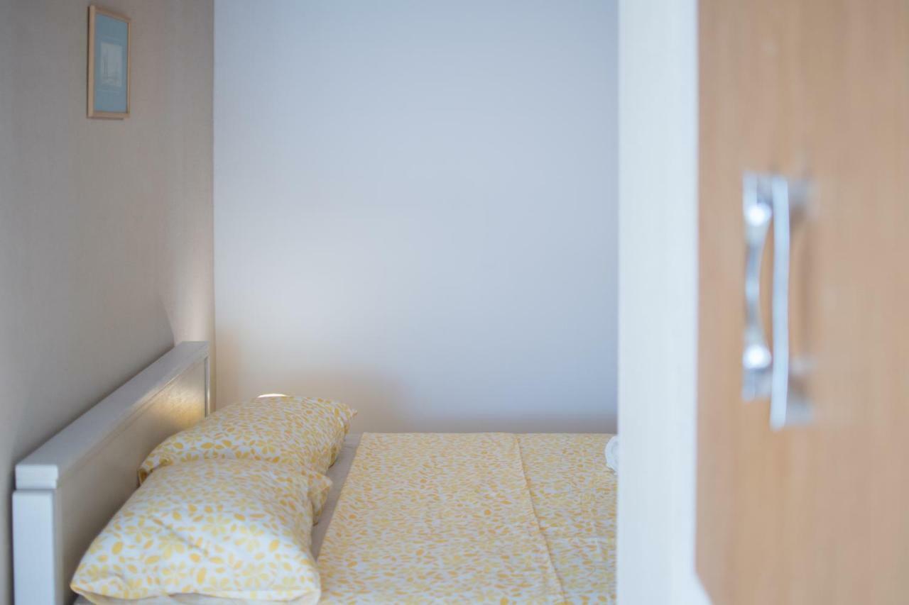 Lana House With Apartments Petrovija Ngoại thất bức ảnh