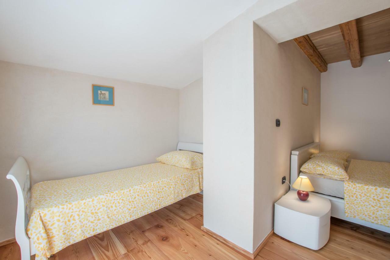 Lana House With Apartments Petrovija Ngoại thất bức ảnh